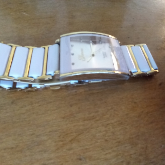 Pale pink ceramic watch - Picture 6 of 9